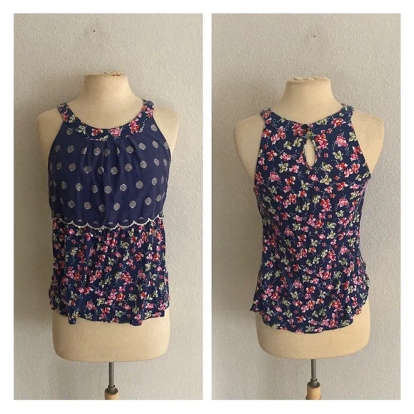 ❤️$10 Ric Rac top - Picture 1 of 7